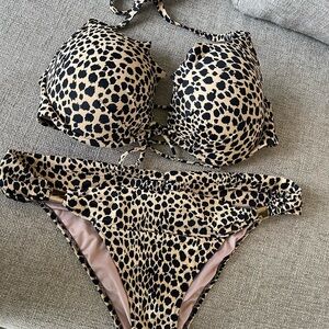 Victoria’s Secret Leopard Print Bikini Set 36d top and medium cheeky  bottoms